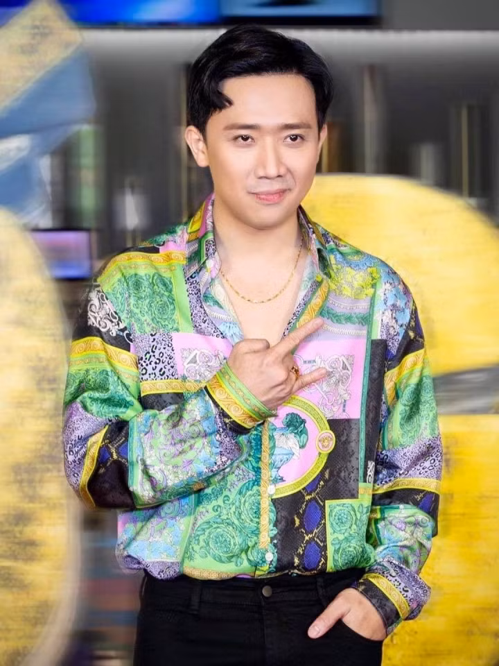 Chưa từng tiết lộ mức cát-xê của mình nhưng theo một số nguồn tin, Trấn Thành được trả 30-50 triệu đồng cho mỗi tập lên sóng, có sự kiện nam MC tham gia được trả tới 6.000 USD (khoảng 140 triệu đồng). Ảnh: Facebook