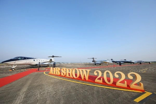 Đáng chú ý là sự xuất hiện của 2 chiếc chuyên cơ huyền thoại Gulfstream là G600 và G650ER. Ảnh: Zing