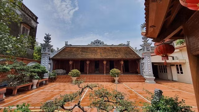 Vừa qua, căn nhà cổ được gia đình sửa sang lại, làm nơi thờ cúng của dòng họ. Ảnh: Dân trí