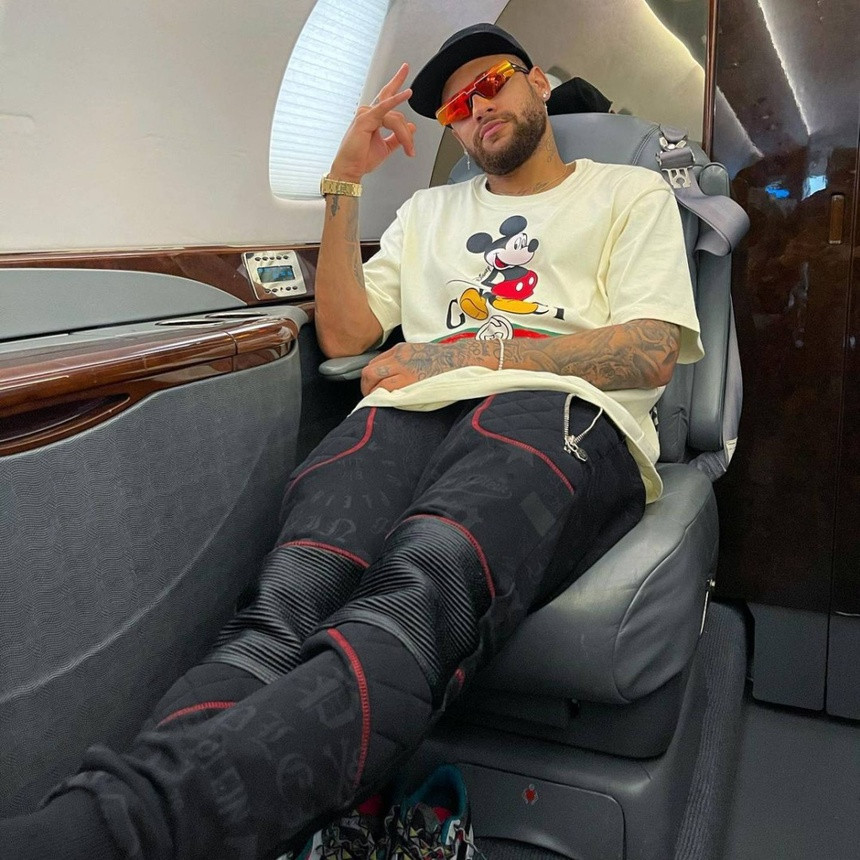 Đáng chú ý, theo Menkor Aviation, cầu thủ Neymar được cho là sở hữu chiếc máy bay phản lực Cessna 680 trị giá 7,4 triệu USD. Ảnh: Neymarjr