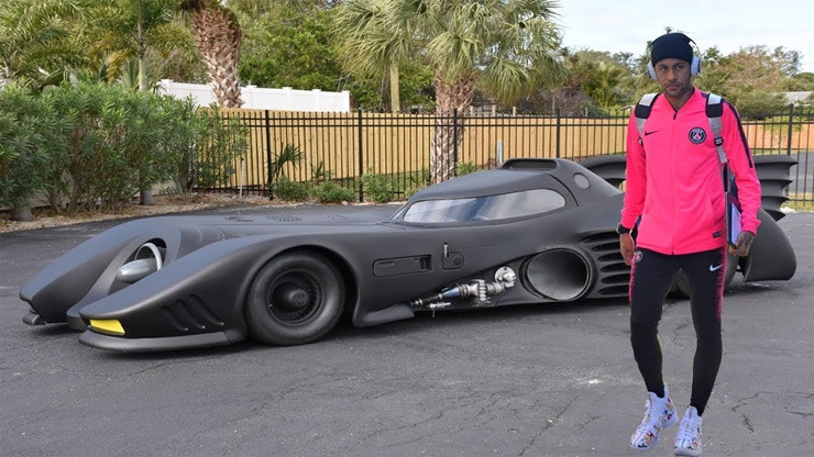 Neymar cũng có bộ sưu tập siêu xe với đủ loại như Maserati MC12, Ferrari 458 Italia, Audi...