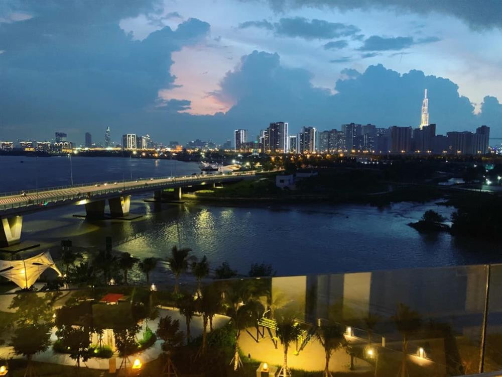 Từ căn hộ, diễn viên Cao Thái Hà có thể bao quát toàn khu vực trung tâm TP HCM. Nguồn ảnh: FBN