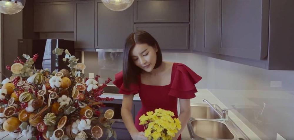 Căn hộ của Cao Thái Hà rộng hơn 80m2, có 2 phòng ngủ.