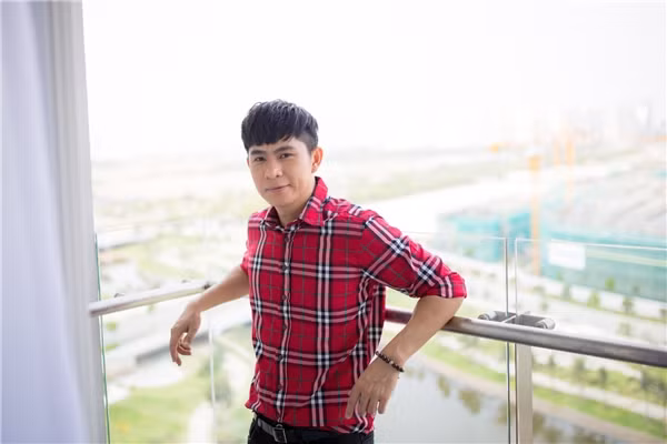 Ban công là không gian thoáng đãng nhất trong căn hộ. Ảnh: FBNV