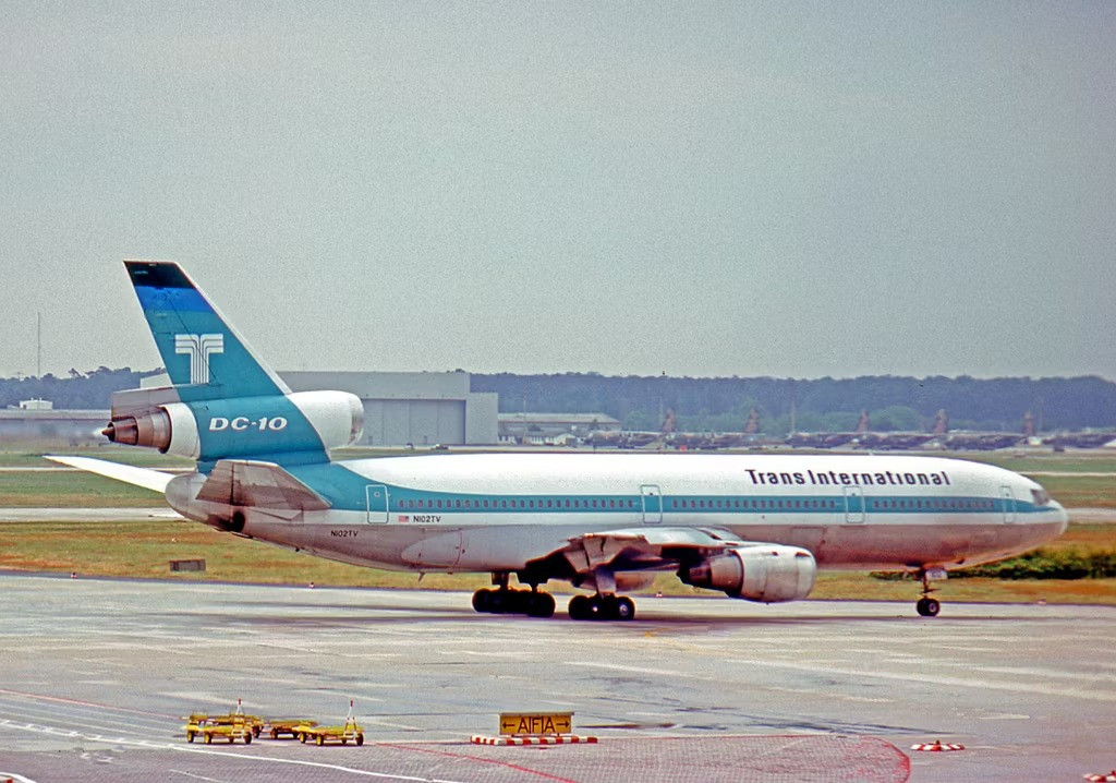 Là hãng hàng không nhỏ và sang trọng, MGM Grand Air vận hành 3 chiếc Boeing 727 và 3 chiếc Douglas DC-8 với thiết kế xa hoa.