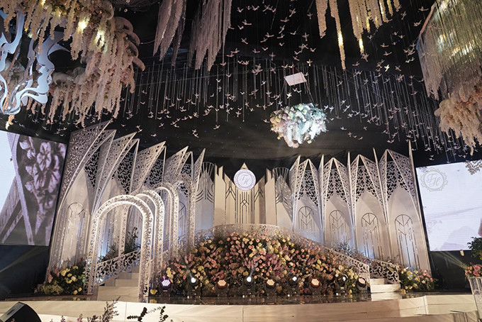 Sân khấu có các mái vòm theo kiểu kiến trúc châu Âu. Ảnh: Mr. Lee Studio