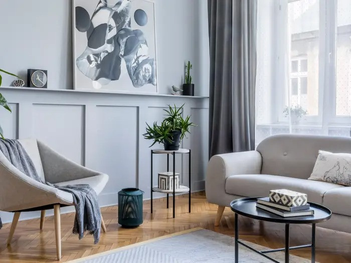 Màu xám là lựa chọn thiết kế phổ biến của những gia chủ ưa thích sự tối giản. Tuy nhiên, các nhà thiết kế cho rằng nếu không xu hướng này có thể trở nên dở tệ nếu không phối cùng tông màu khác.