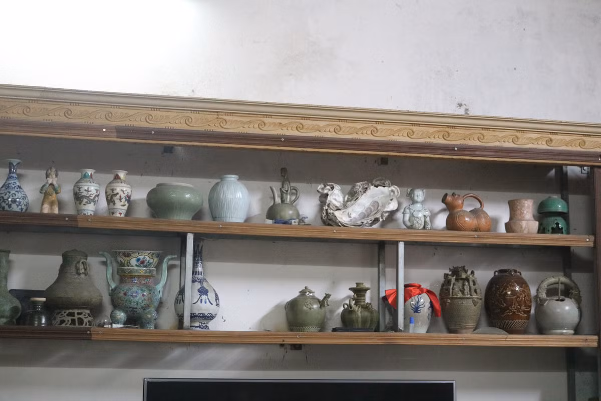 Bất cứ ai bước vào căn nhà cũng đều choáng ngợp trước “cơ ngơi” đồ sộ mà ông Dần gây dựng suốt nhiều thập kỷ qua. Ảnh: Người đưa tin