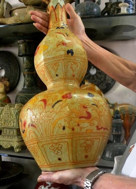 Chiếc bình hồ lô “khủng” thời Nguyên - Trung Quốc (thế kỷ 14) giá trị khoảng 2 triệu USD. Ảnh: Dân trí