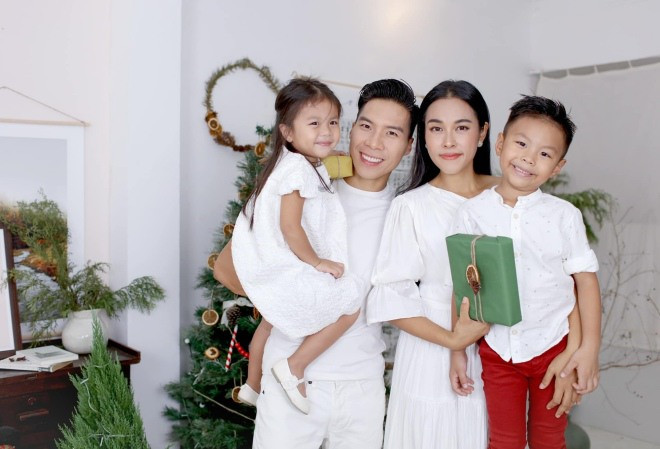 Căn nhà có màu trắng chủ đạo, mang phong cách tối giản, tiện dụng. Ảnh: Facebook