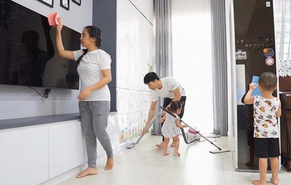 Yêu thích phong cách của người Nhật, Quốc Nghiệp - Ngọc Mai đã tự tay thiết kế cho căn nhà nhỏ của mình một không gian tối giản. Ảnh: Lao động