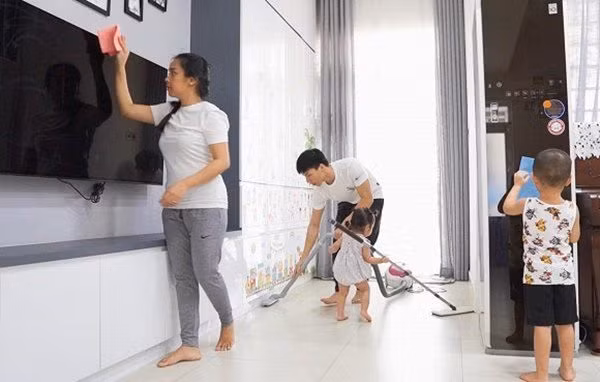 Yêu thích phong cách của người Nhật, Quốc Nghiệp - Ngọc Mai đã tự tay thiết kế cho căn nhà nhỏ của mình một không gian tối giản. Ảnh: Lao động