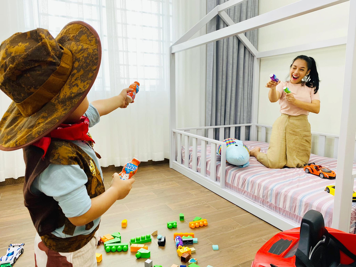 Phòng ngủ của các con được thiết kế theo phong cách dễ thương. Ảnh: FBNV