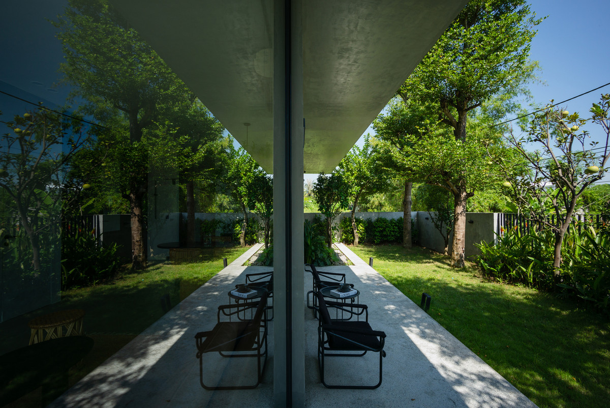 Ngoài ra, nên có một sân chơi cho trẻ nhỏ. Đồng thời, khu vực sinh hoạt chung phải khắc phục được sự ngột ngạt, đảm bảo các không gian chức năng phải đón được nắng và gió tự nhiên.