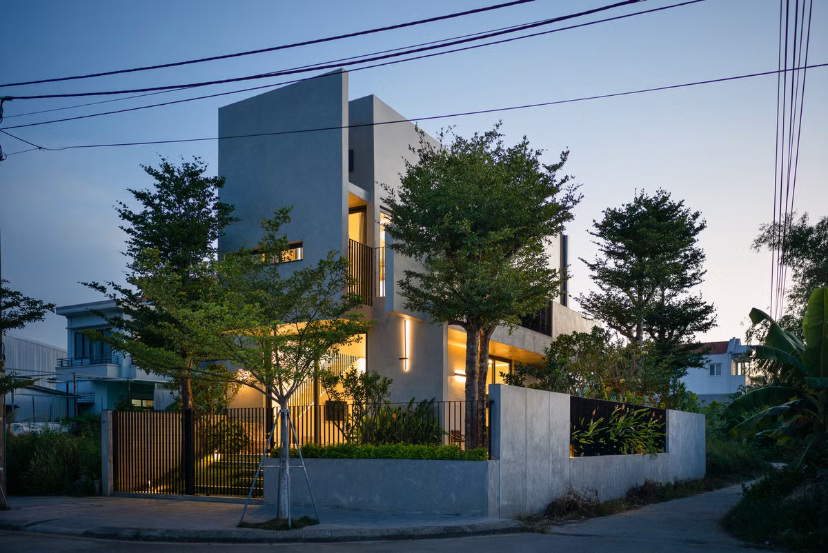 BMB House có diện tích 170 m2 là ngôi nhà của cặp vợ chồng trẻ có con nhỏ ở Huế.