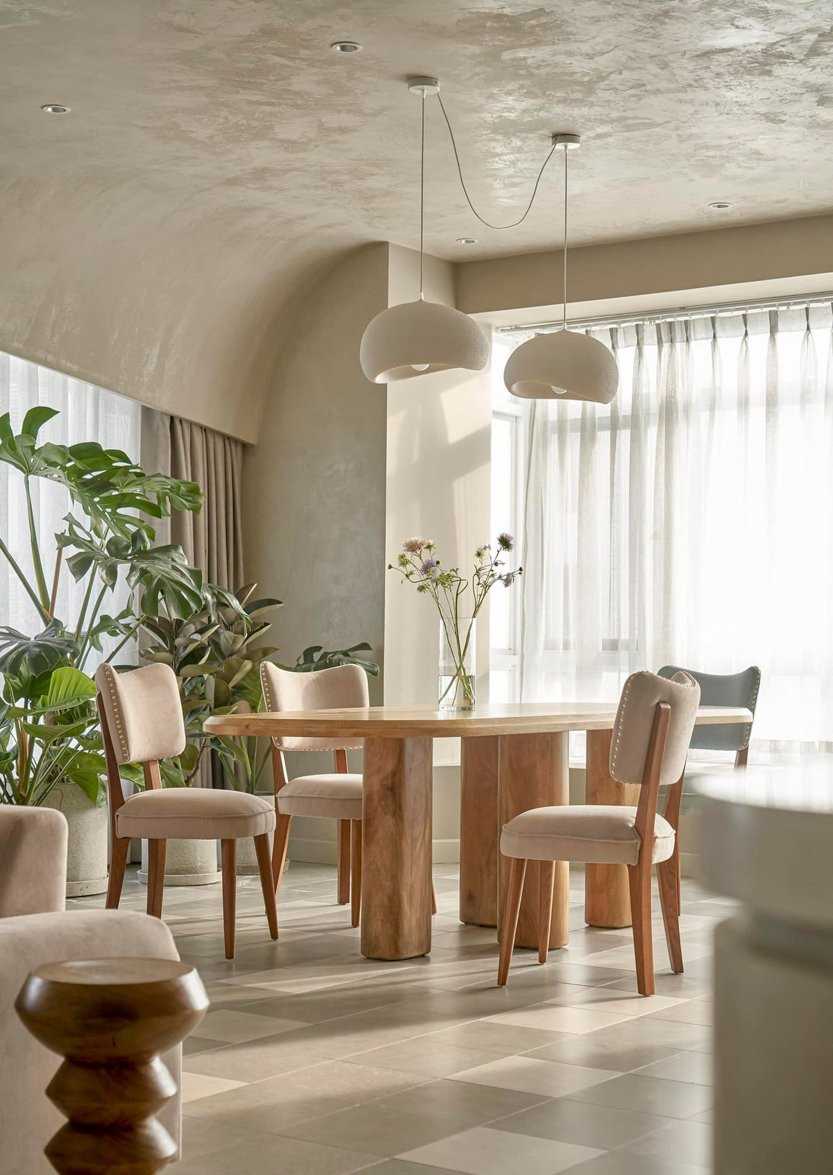 Tháng 7, giọng ca Bụi Bay Vào Mắt hạ sinh tiểu công chúa, đặt tên thân mật là Zoey.