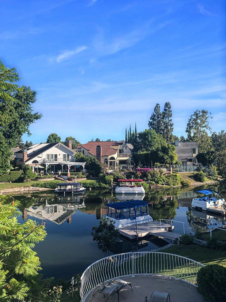 Con dâu tỷ phú Hoàng Kiểu hiện sống cùng chồng con trong căn biệt thự triệu đô sang chảnh ở California. Ảnh: FBNV