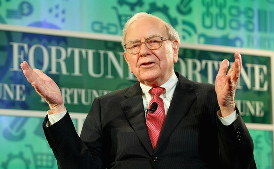 Cụ thể, tỷ phú Warren Buffett đã quyết định quyên tặng tổng cộng 2,4 triệu cổ phiếu loại B, tương đương trị giá 758 triệu USD (khoảng hơn 18.700 tỷ đồng). Ảnh: Reuters
