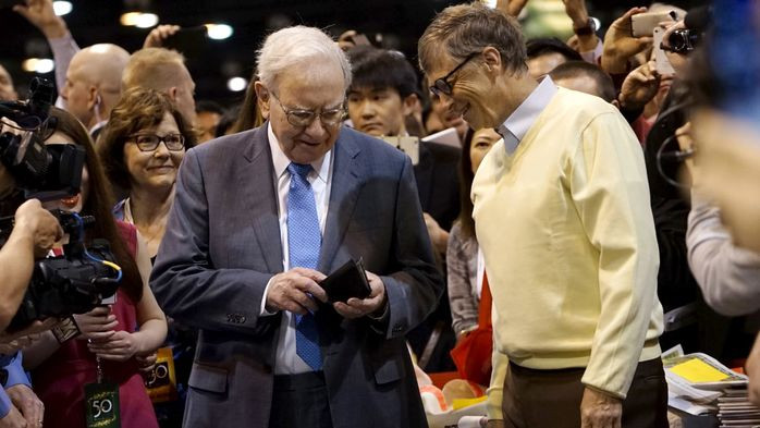 Đáng chú ý, nhà đầu tư huyền thoại Warren Buffett vẫn quyết định bảo toàn khối tài sản của mình cho các hoạt động vì cộng đồng, không có ý định cho con cái quyền thừa kế. Ảnh: Sky World