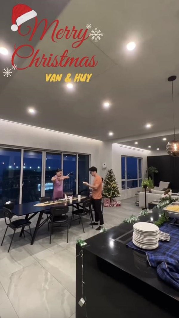 Qua đó, khán giả phần nào thấy được cơ ngơi của vợ chồng "đả nữ".