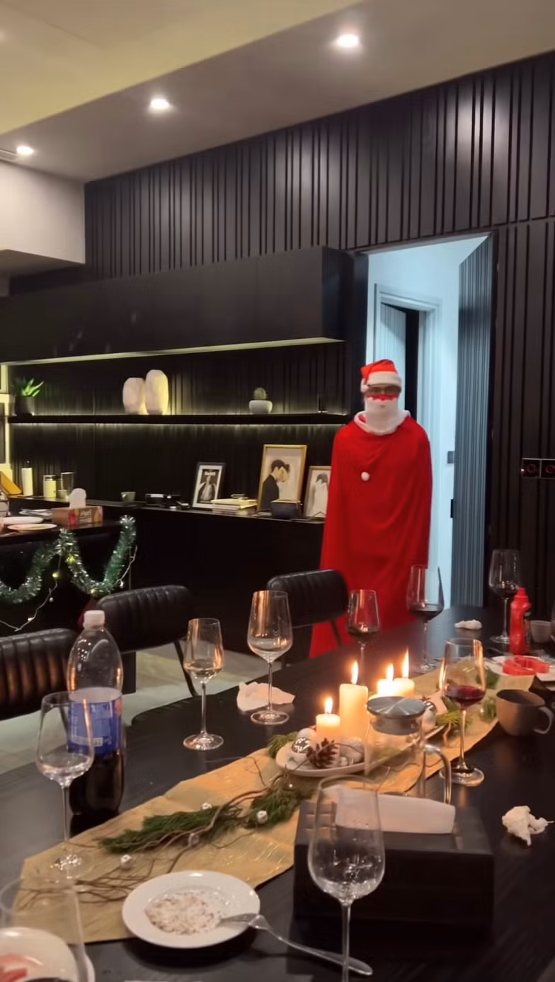 Nội thất trong nhà hầu hết là đồ dùng cao cấp, hiện đại và sang trọng.