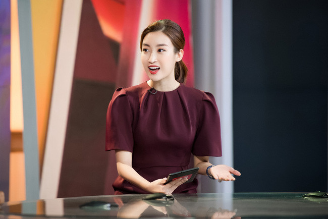 Bên cạnh đó, Hoa hậu Đỗ Mỹ Linh còn làm MC, BTV của Đài Truyền hình Việt Nam. Ảnh: VOV