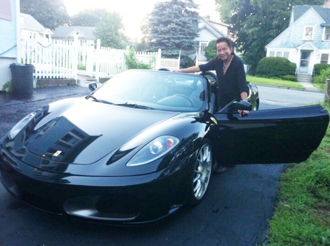 Vừa hoạt động nghệ thuật, vừa kinh doanh thuận lợi, nam danh hài liên tục chốt nhà, mua xe hơi. Ảnh: Người đưa tin