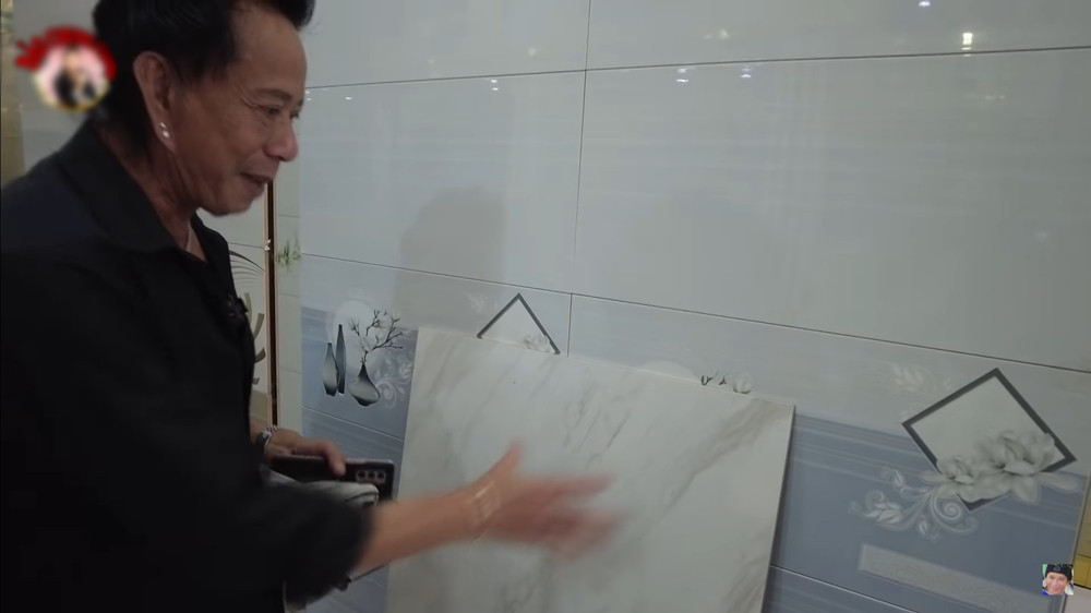 Ngoài ra, nam dành hài còn gây bất ngờ khi chốt nhanh căn biệt thự thô lên đến 20 tỷ đồng. Ảnh: Youtube