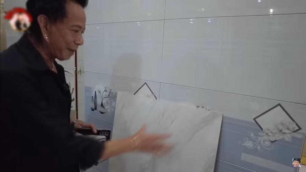 Ngoài ra, nam dành hài còn gây bất ngờ khi chốt nhanh căn biệt thự thô lên đến 20 tỷ đồng. Ảnh: Youtube