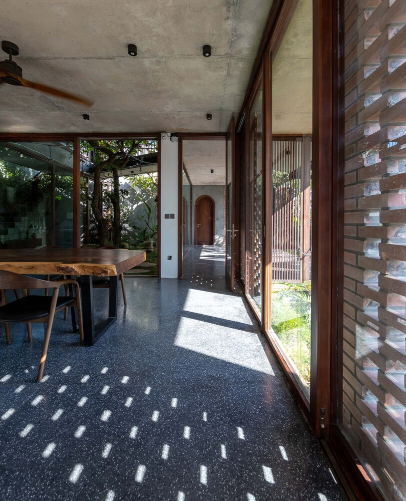 Trước mỗi không gian chức năng đều được bố trí những khoảng đệm, tạo sự êm ái trong việc chuyển tiếp và tăng mức độ riêng tư, lịch sự.