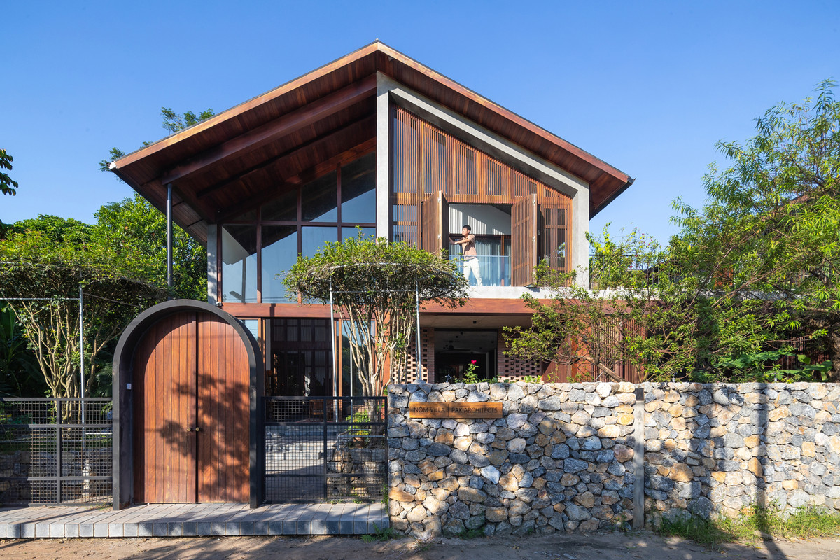  Ngôi nhà cũng là nơi sum họp của các thành viên khác trong gia đình mỗi dịp cuối tuần sau những ngày làm việc, học tập mệt mỏi.