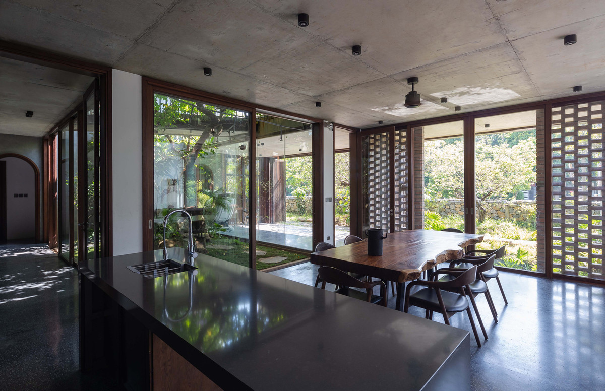 Không gian chức năng được bố trí với 2 khối chính: Khối sinh hoạt chung và khối phòng ngủ.