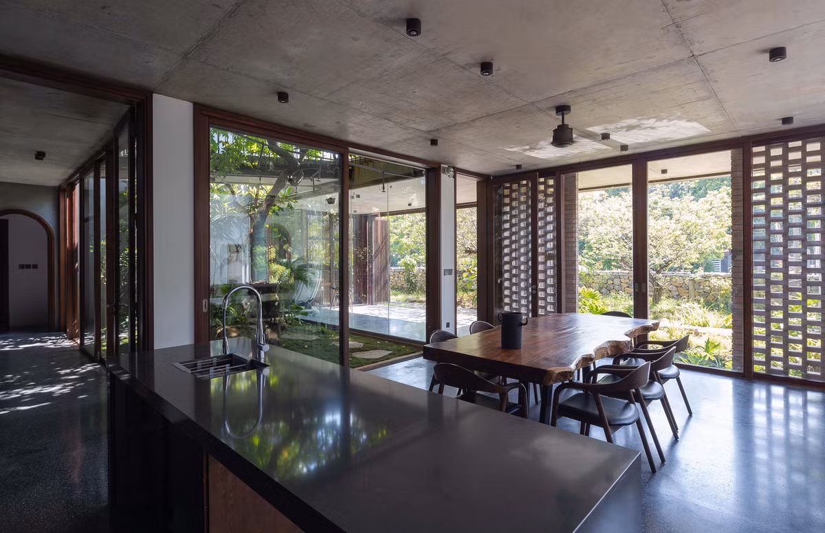 Không gian chức năng được bố trí với 2 khối chính: Khối sinh hoạt chung và khối phòng ngủ.