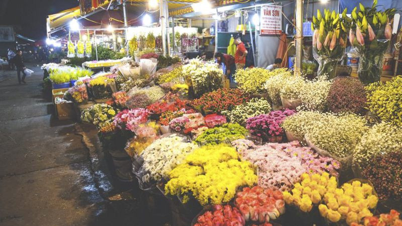 Là một trong những chợ hoa Tết lớn ở Hà Nội nên mỗi dịp Tết đến, chợ hoa Quảng Bá lại tấp nập kẻ bán người mua. Ảnh: Internet