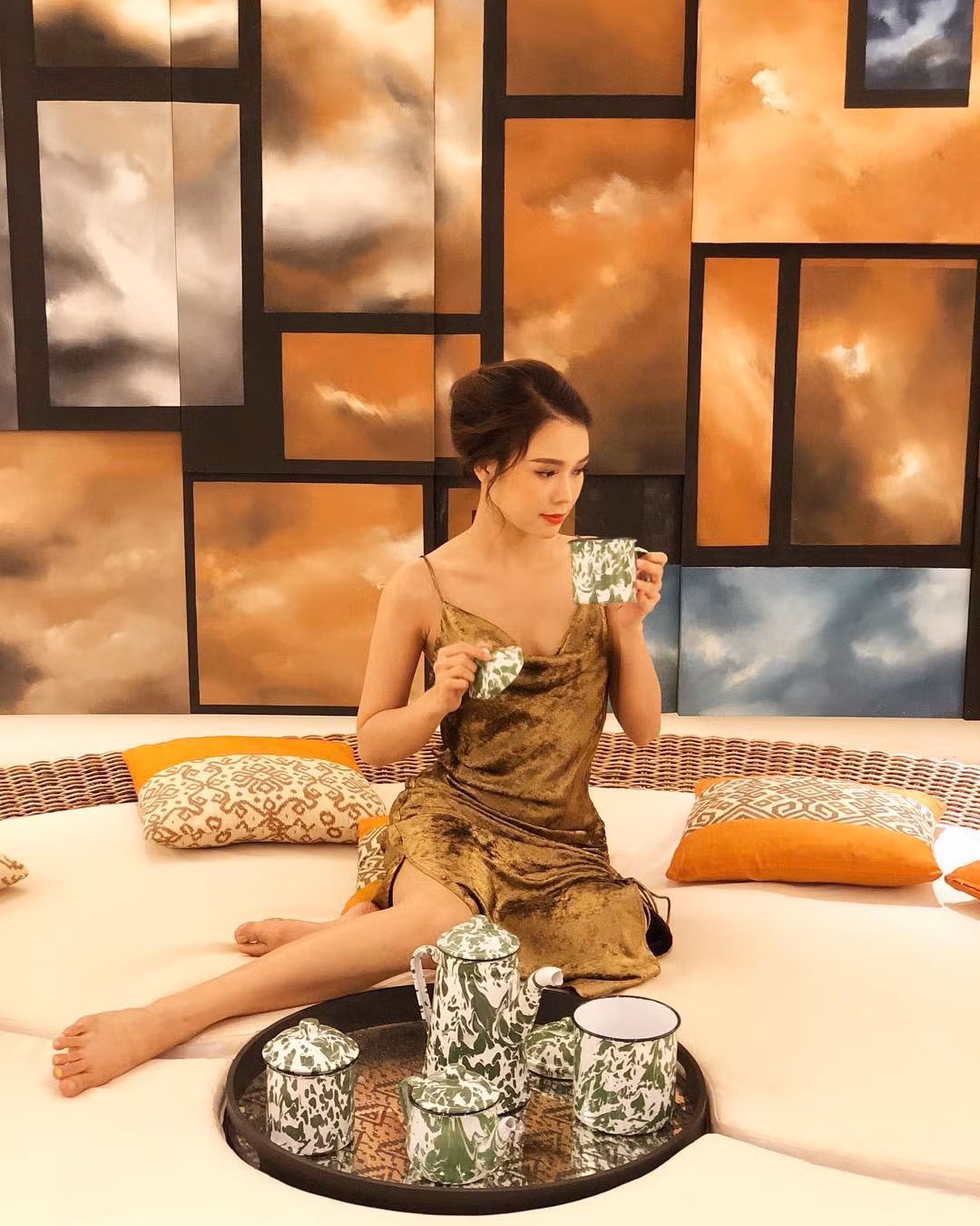  Sam (tên thật Nguyễn Hà My) là một trong những hot girl đời đầu của showbiz Việt và vẫn giữ được độ hot ở thời điểm hiện tại.