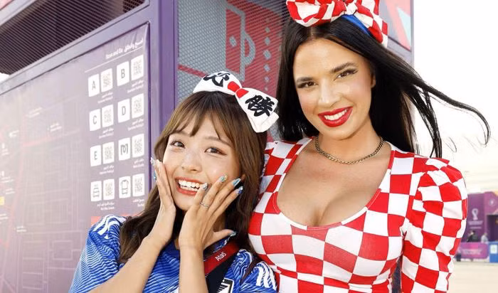 Dù vậy Ivana Knoll vẫn nhận một số ý kiến trái chiều về hành động ăn mặc có phần "bốc lửa" của cô khi tới Qatar.