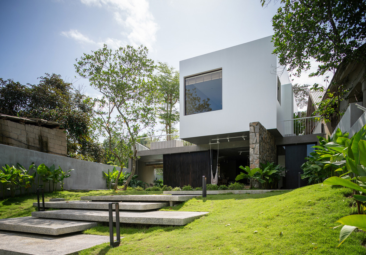 Cách trung tâm thành phố chỉ 10 phút lái xe, gia chủ có một mảnh đất rộng rãi và mong muốn xây dựng một ngôi nhà khác để có thể thực sự thư giãn sau một ngày làm việc bận rộn.