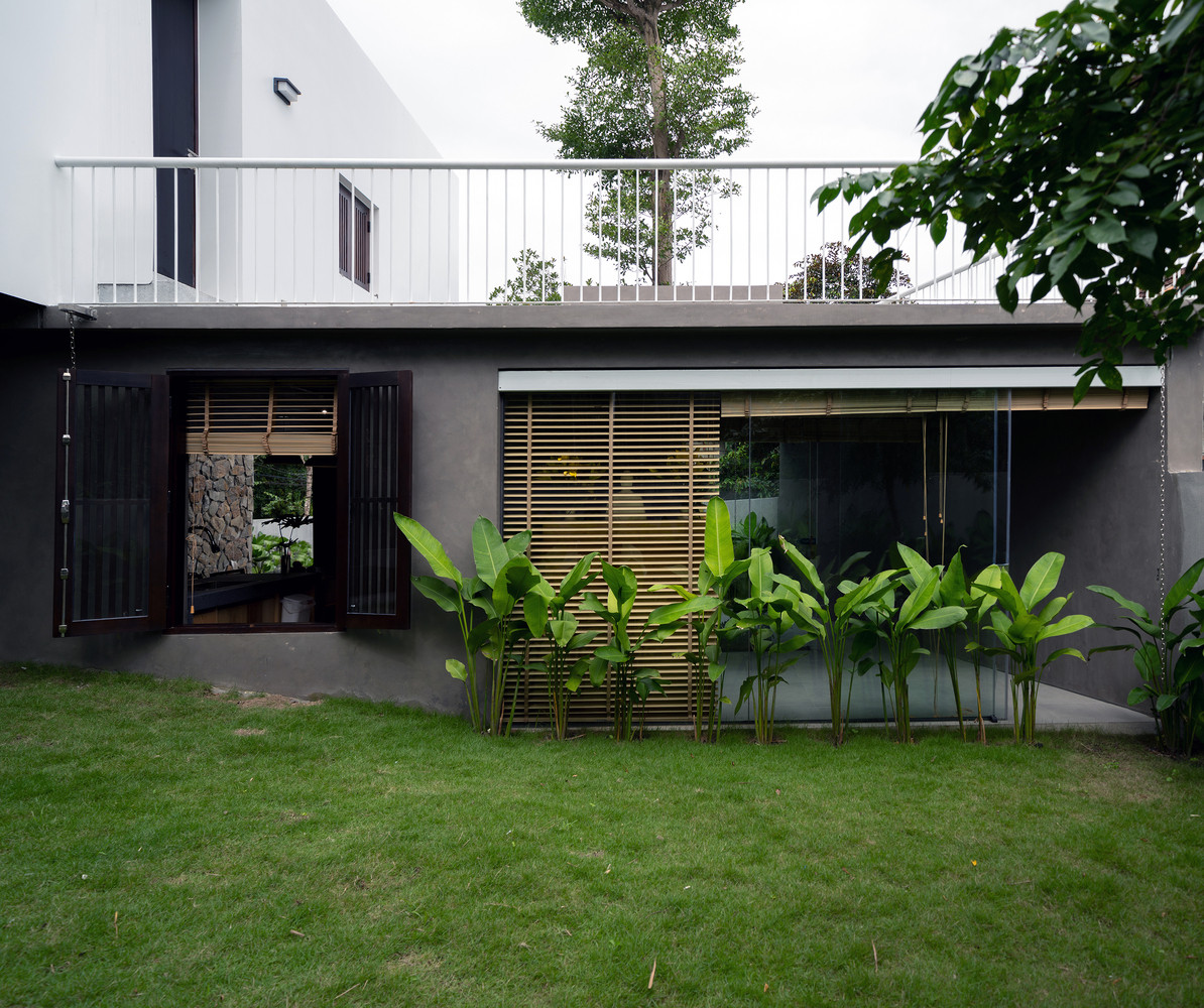 Phần còn lại được sử dụng làm không gian cho cảnh quan, bể bơi và vườn trồng cây.