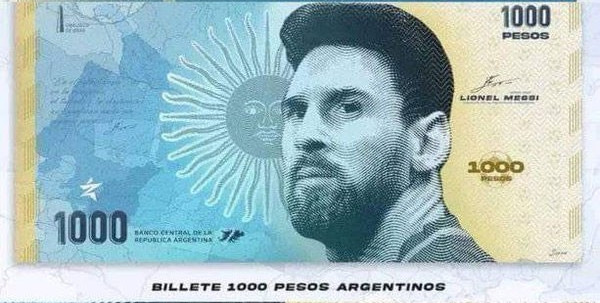 Theo ý tưởng được đề xuất, mặt sau của tờ tiền sẽ ghi dòng chữ “La Scaloneta”, biệt danh của huấn luyện viên Lionel Scaloni, nhằm tôn vinh những danh hiệu mà ông mang lại cho đội tuyển Argentina như chức vô địch Copa America 2021 hay chiến thắng ở World Cup năm nay tại Qatar. Ảnh: Soccergator