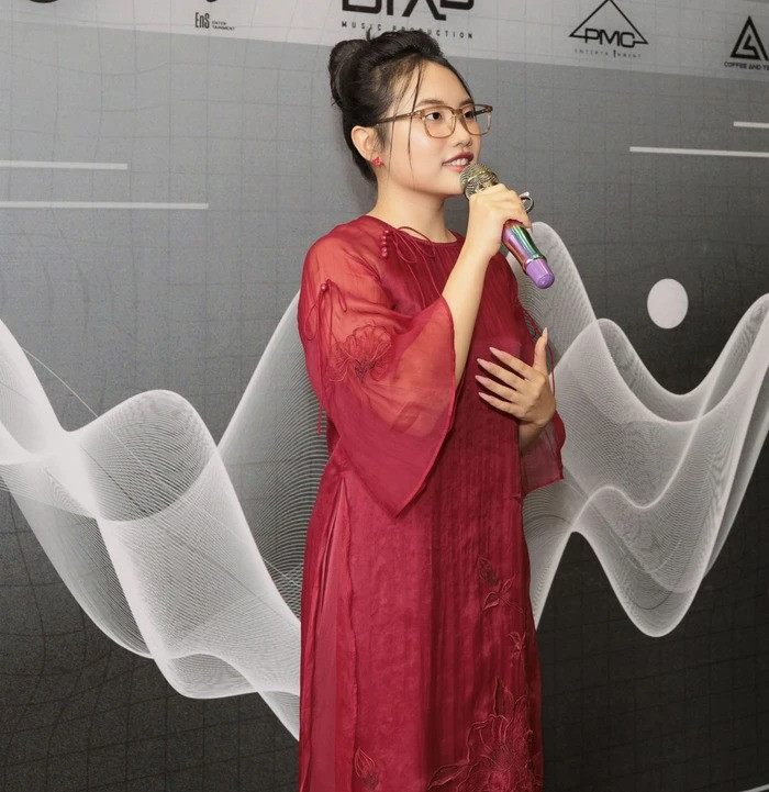 Sau một thời gian chăm chỉ hoạt động nghệ thuật, Phương Mỹ Chi chính thức lên chức CEO của một công ty do chính cô điều hành. Đây được xem là bước ngoặt lớn trong cuộc đời nữ ca sĩ. Ảnh: Saostar