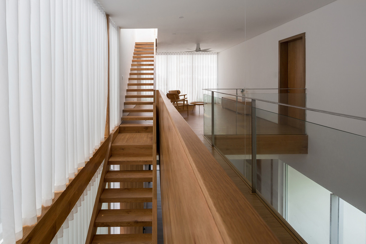 Cầu thang gỗ đẹp hút mắt.