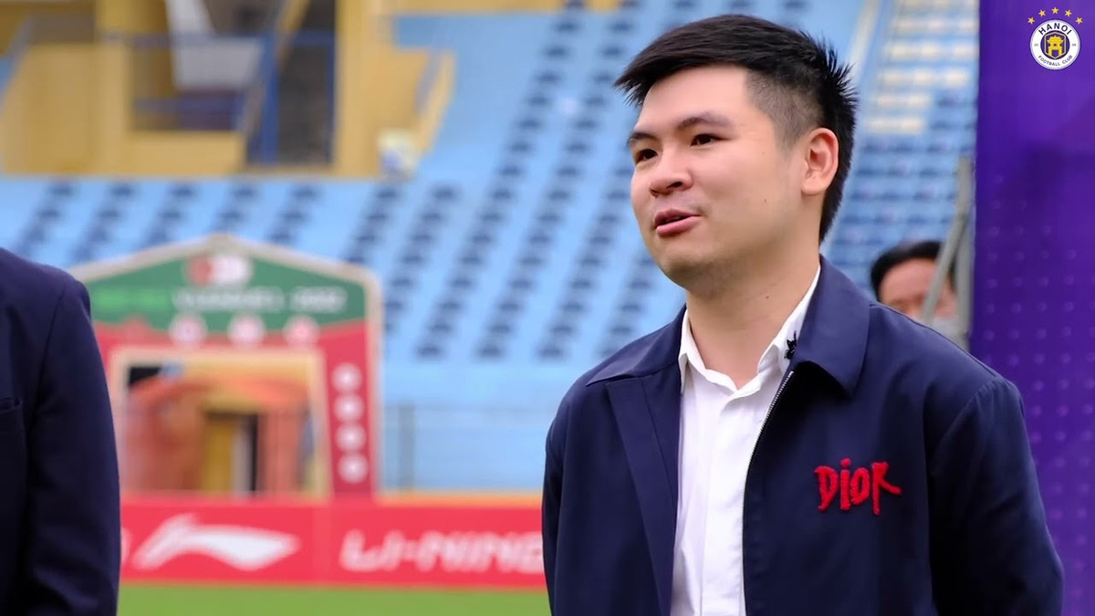 Đáng chú ý, năm 2015, khi mới 20 tuổi, Đỗ Vinh Quang có công rất lớn trong việc xúc tiến mời đội bóng Man City sang Việt Nam thi đấu giao hữu. Ảnh: Youtube