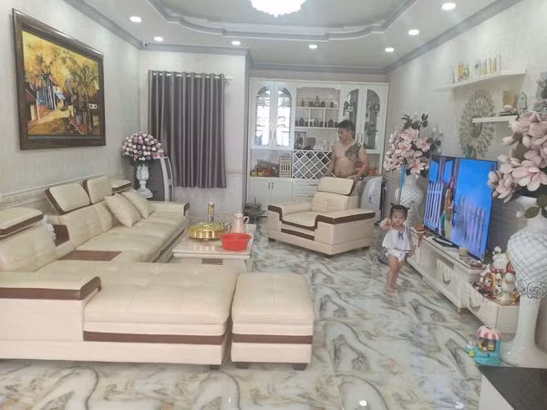 Căn nhà của Lê Dương Bảo Lâm có diện tích rộng hơn 100m2, gồm 3 tầng lầu và một sân thượng. Ảnh: FBNV