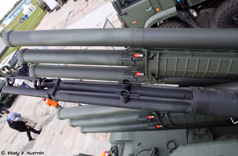 Tổ hợp pháo - tên lửa Pantsir-S1 được sử dụng để bảo vệ các khu vực mục tiêu trọng yếu, các điểm dân cư và quân sự, đội hình đơn vị chiến đấu đang cơ động lên tới cỡ trung đoàn hoặc các tổ hợp phòng không khác như S-300/S-400. Các mục tiêu trên không mà tổ hợp này có thể tiêu diệt là các loại máy bay, trực thăng, máy bay không người lái, tên lửa hành trình và vũ khí dẫn đường chính xác.