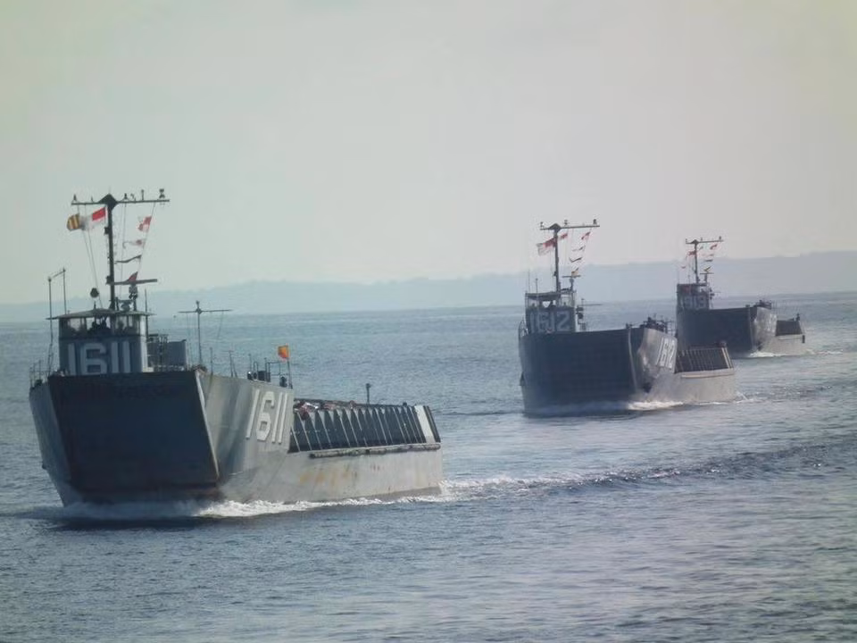 Tàu đổ bộ nhỏ của Hải quân Myanmar.