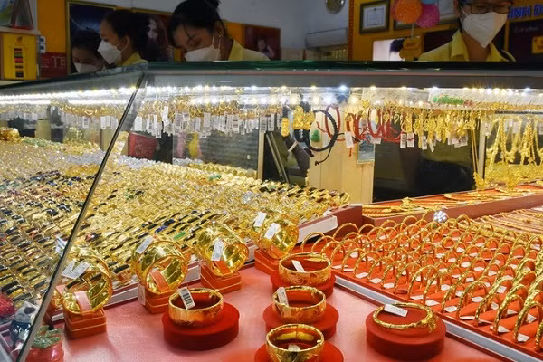Giá vàng hôm nay 9/7: Đảo chiều tăng? Gia vang hom nay 9/7: Dao chieu tang?