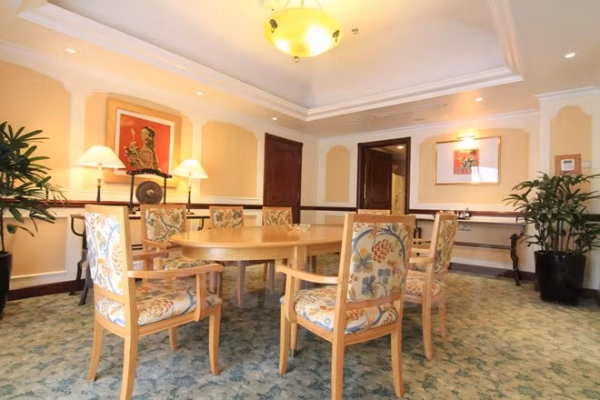 Cận cảnh phòng ăn sang trọng trong căn phòng tổng thống tại Khách sạn Sheraton.