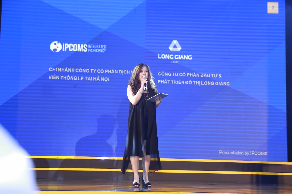 Bà Nikky Nguyễn – Giám đốc Công ty CP Ipcoms phát biểu về ý tưởng thiết kế và thương hiệu Rivera Park.