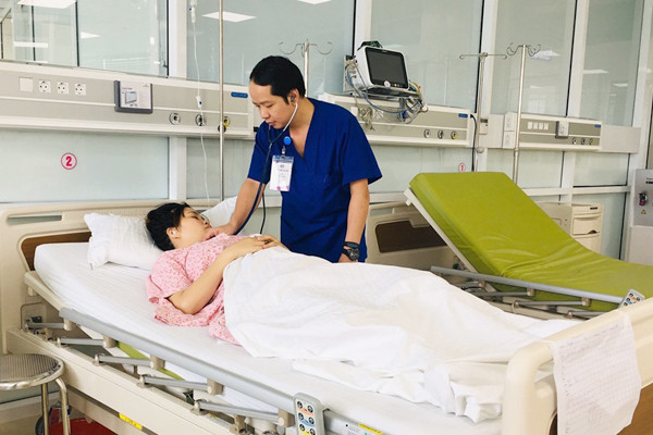 San phu vo tu cung, song thai loi ra ngoai nguy hiem the nao?