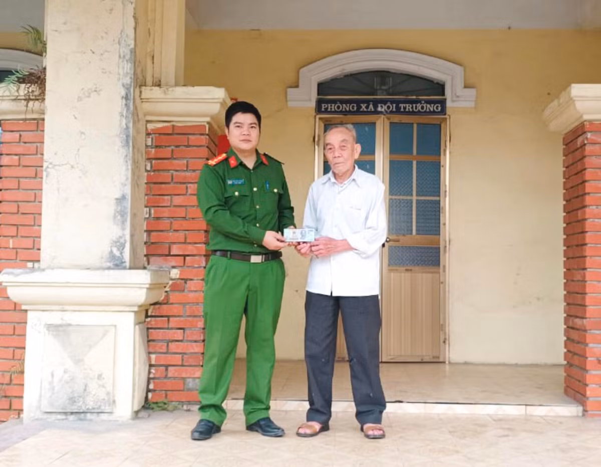 Nhat duoc 50 trieu, mot nong dan nho cong an tim nguoi danh roi-Hinh-2